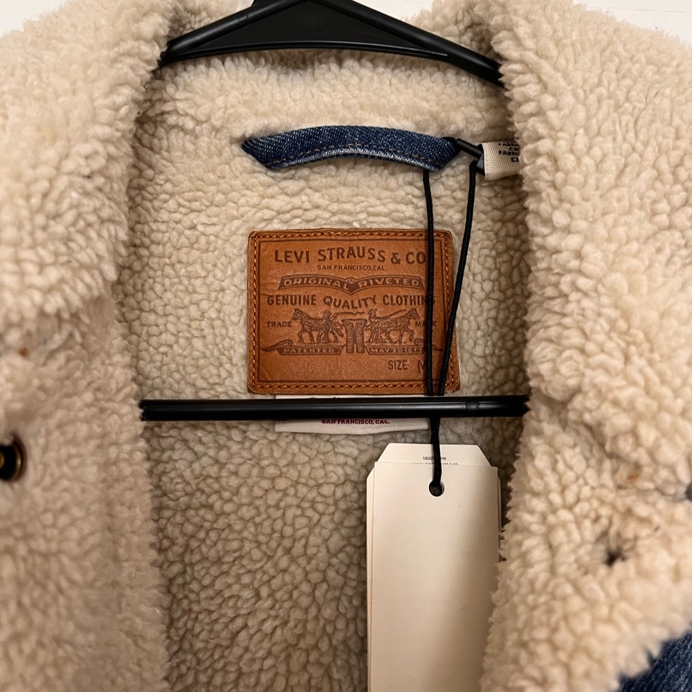 Levi’s Ex Boyfriend Sherpa Trucker Jean Jacket - Picture 6 of 8